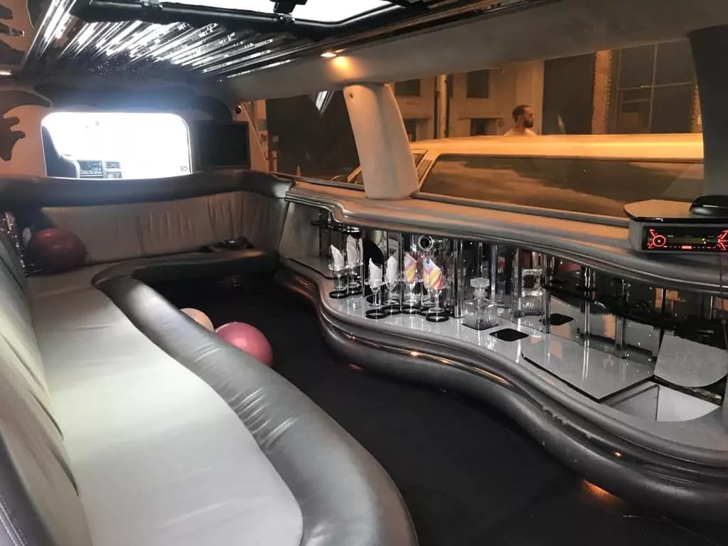 Miami limousine service for Airport &amp; Wedding Transportation