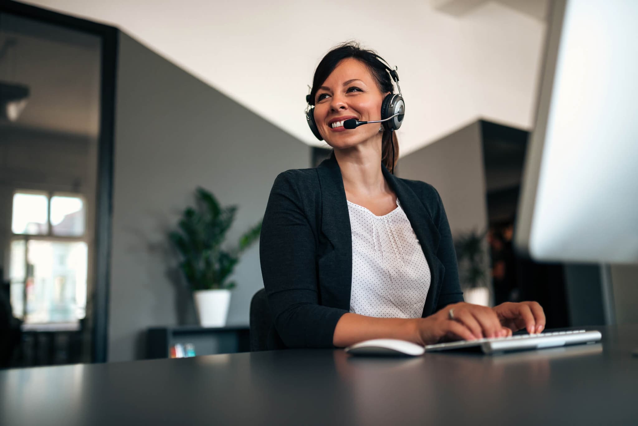 AI that Answers Calls and Books Jobs – Dispatchly All-in-One Booking Automation
