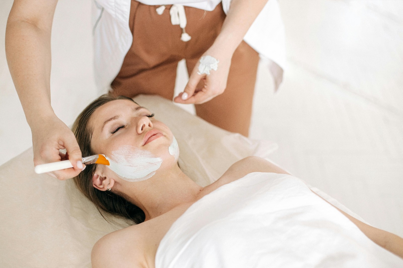 Professional Waxing Near Me to Keep Your Skin Soft and Smooth