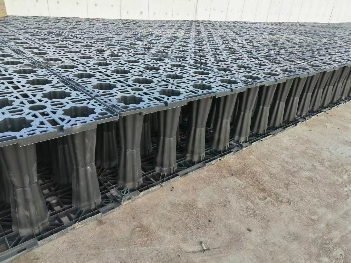 HOENSOEY Geocellular Storage Tanks for Efficient Water Retention