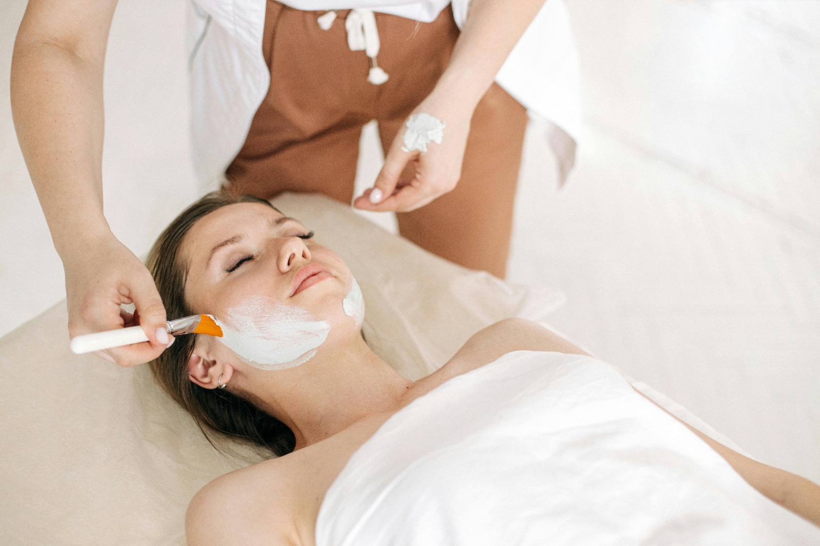 Professional Waxing Near Me to Keep Your Skin Soft and Smooth