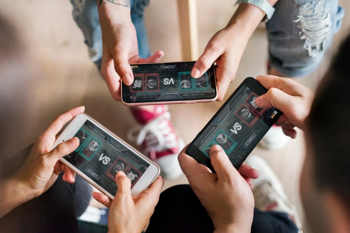 20 Engaging Games to Play with Friends for Endless Fun