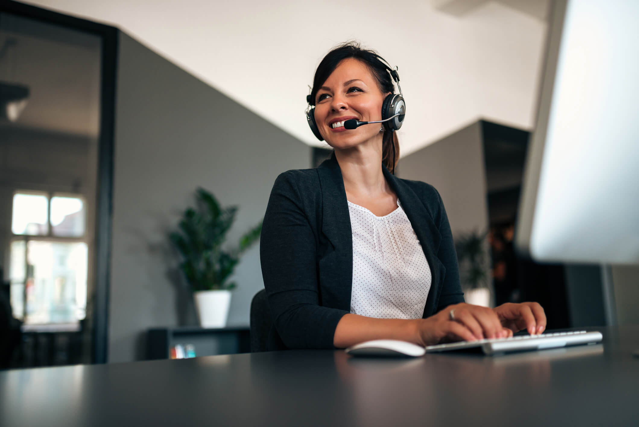 AI that Answers Calls and Books Jobs – Dispatchly All-in-One Booking Automation