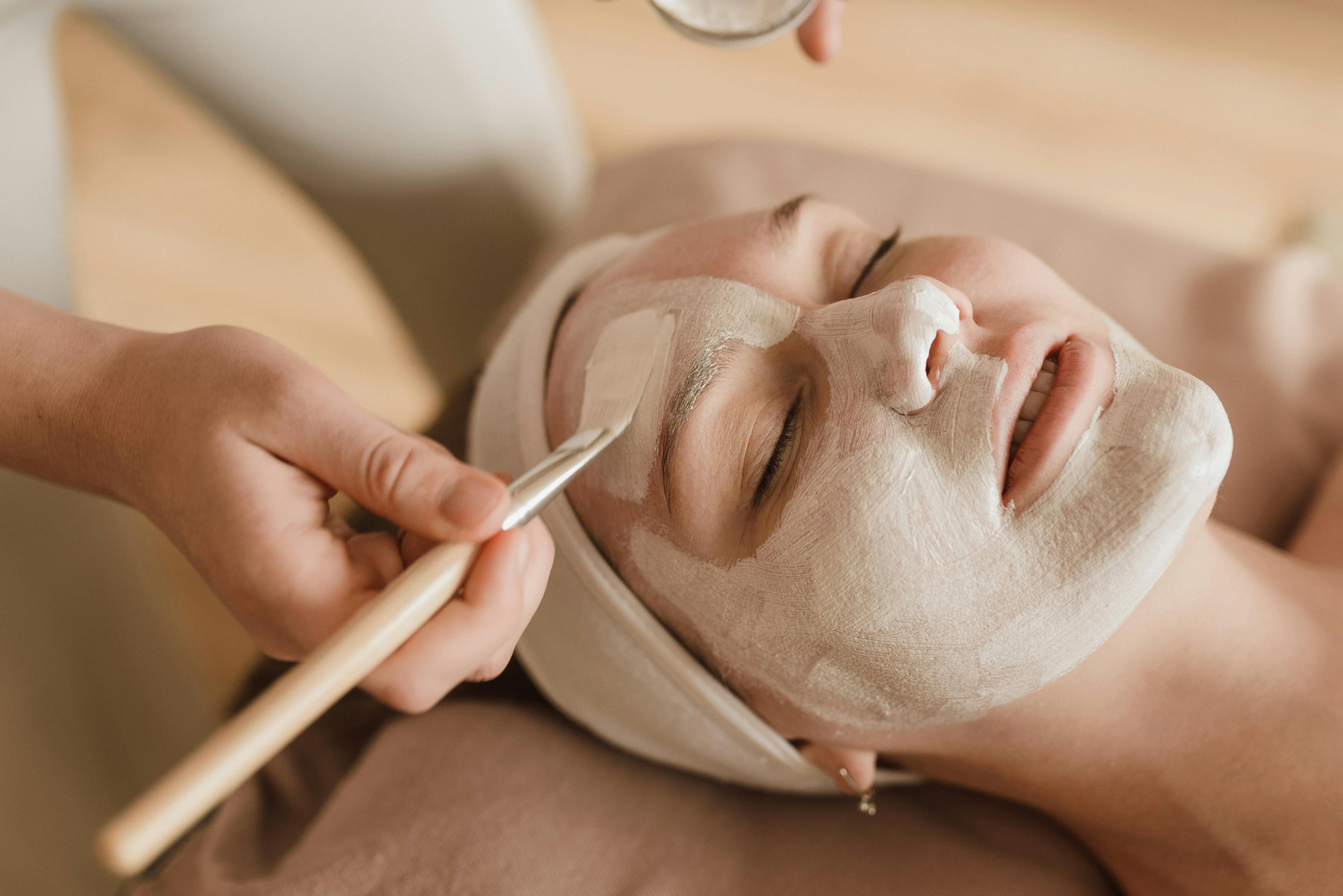 LED Facial Therapy Queens NY – Advanced Skin Healing at Bonvie Beauties