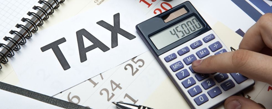 Experienced Tax preparer Maximizing Your Refund